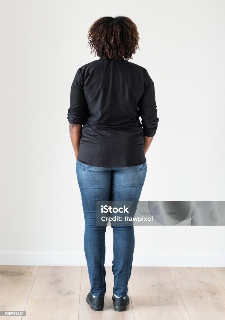Retrato de cuerpo completo de mujer negra - Foto de stock de Vista posterior libre de derechos