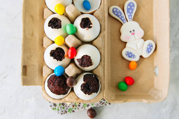 istock Dark chocolate brownies in egg shells. Easter or funny kids party concept. White stone background. 936093084