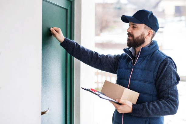 Delivery man delivering parcel box to recipient. Delivery man delivering parcel box to recipient - courier service concept. A man knocking on the door. knocking on door stock pictures, royalty-free photos & images