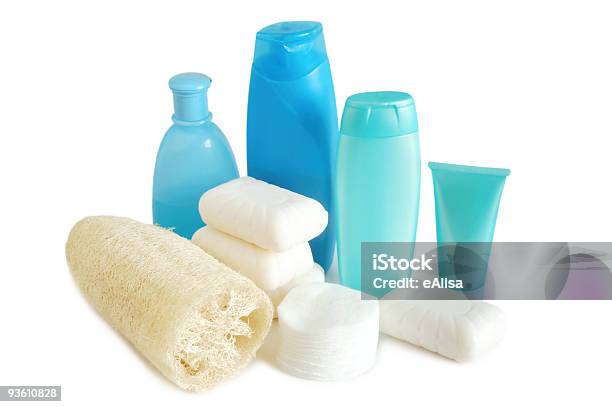 Foto de Itens Domésticos Para Limpeza e mais fotos de stock de Artigos de Toucador - Artigos de Toucador, Azul, Banheira