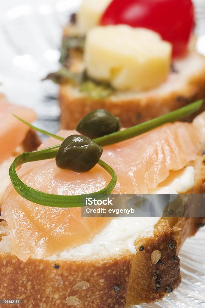 Delicioso Salmão Canapé - Royalty-free Alcaparra Foto de stock