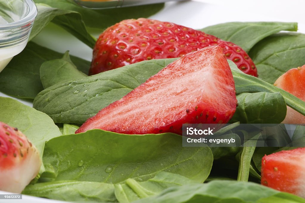 Insalata di spinaci e fragole - Foto stock royalty-free di Alimentazione sana