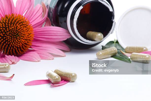 Foto de Echinacea Cápsulas e mais fotos de stock de Branco - Branco, Comprimido, Cápsula