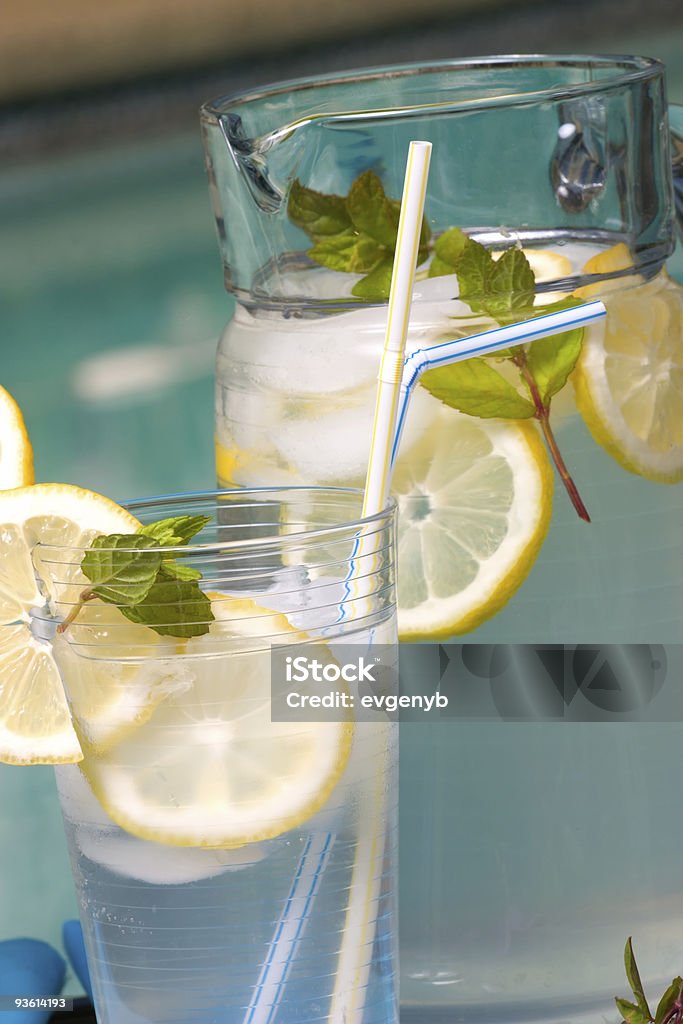 Limonata con ghiaccio - Foto stock royalty-free di Acqua potabile