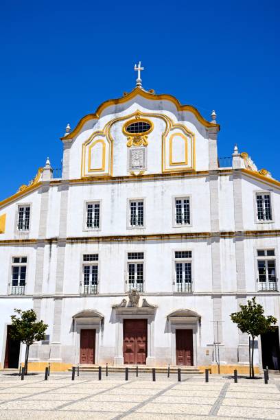 istock College church, Porimao. 936143162