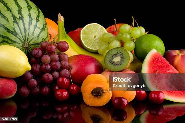 Mistura De Frutas - Fotografias de stock e mais imagens de Alimentação Saudável - Alimentação Saudável, Banana - Fruto tropical, Cereja