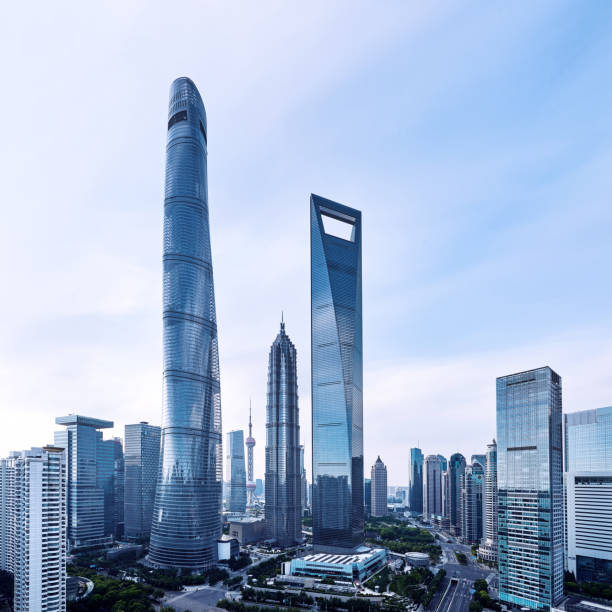 distretto finanziario di lujiazui a shanghai, cina - shanghai tower foto e immagini stock