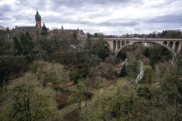 Adolphe bridge and petrusse valley Adolphe bridge over petrusse valley with view of bourbon plateau and the bank museum petrusse stock pictures, royalty-free photos & images