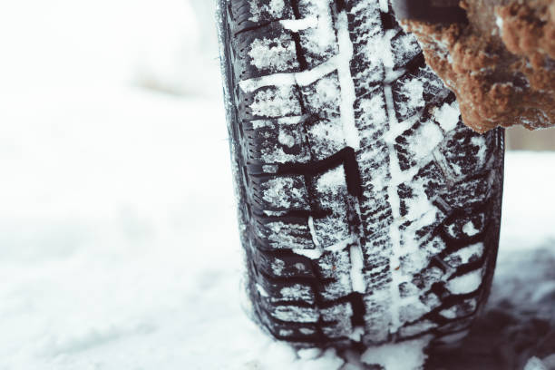istock wheel in the snow 936190226