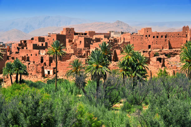 arquitectura bereber antiguo cerca de la ciudad de tinghir, marruecos - morocco landscape mountain mountain range fotografías e imágenes de stock