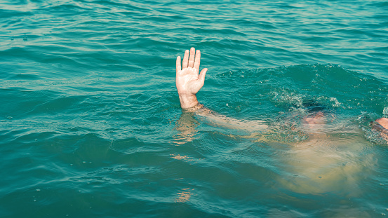 A sinking person, the salvation of a drowning man