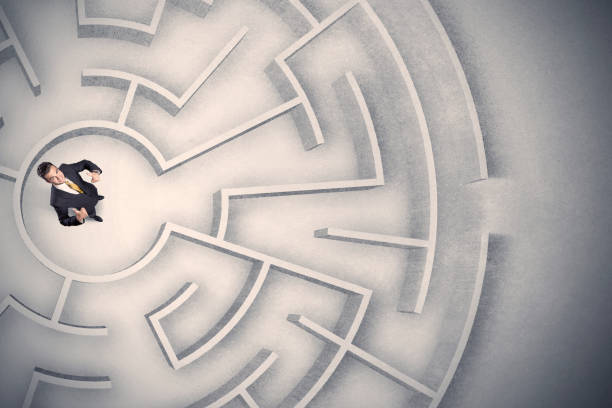 istock Business man trapped in a circular maze 936284076