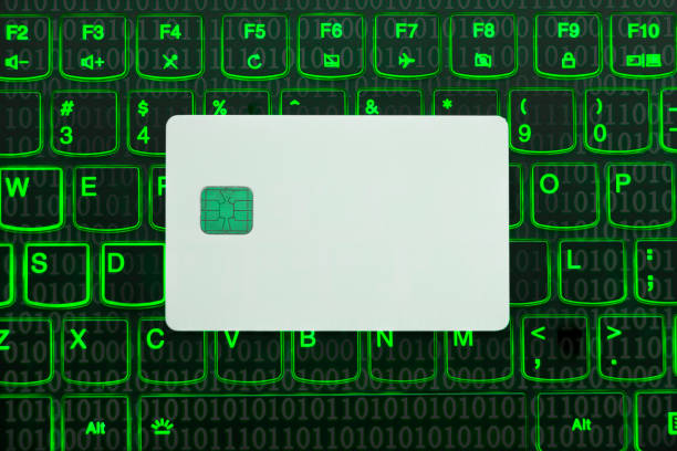 The concept of credit card theft. Hackers with credit cards on laptops use these data for unauthorized shopping. Unauthorized payments from credit card owners. In the hacker's secret office el concepto de robo de tarjeta de crédito. hackers con tarjetas de crédito en las computadoras portátiles utilizan estos datos para ir de compras no autorizadas. pagos sin autorización de los dueños de tarjetas de crédito. en la oficina secreta de los hackers