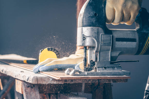 istock Professional work on laying the laminate, the working process of installing floor coverings, cutting with an electric jigsaw 936323012