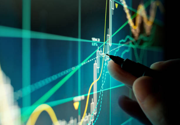 チャート基礎をチェック株式トレーダー - stock exchange ストックフォトと画像