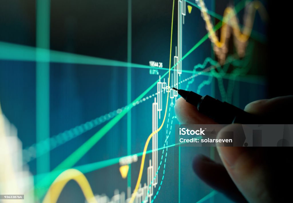 Een voorraad handelaar controleren grafiek Fundamentals - Royalty-free Financiën Stockfoto