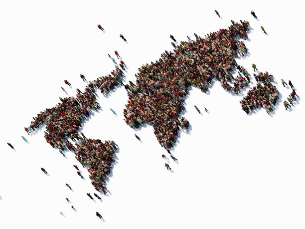 human crowd forming a world map: population and social media concept - social media teamwork global communications togetherness imagens e fotografias de stock