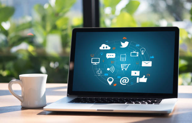 istock Networking chat Communication Online Social media social network 936362540
