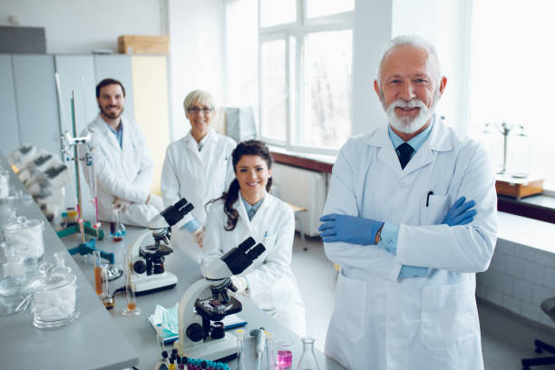 portrait of senior male scientist posing in lab - laboratory doctor white collar worker research imagens e fotografias de stock