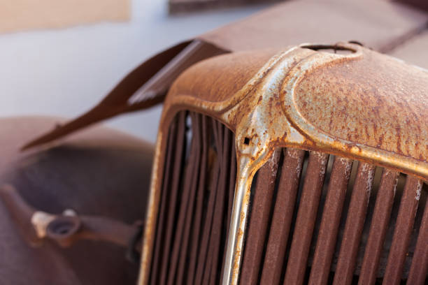 Rusty car in scrapyard Front grill of an old rusty motor car in a scrap yard distressed rusty vintage pickup truck close up detail stock pictures, royalty-free photos & images