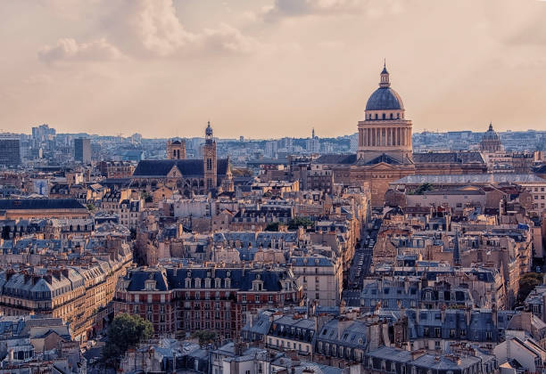 paisaje urbano de parís durante el día - pantheon paris paris france france europe fotografías e imágenes de stock