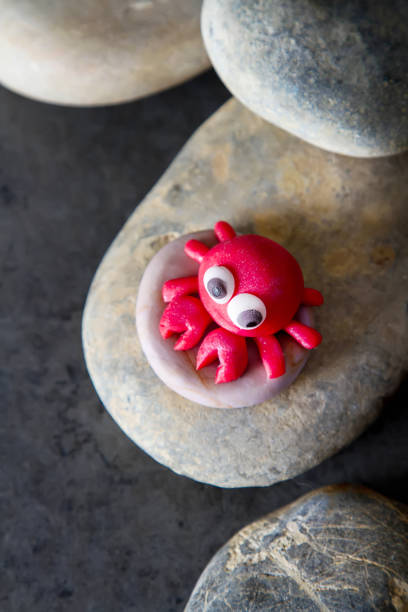 istock Animals from mastic Cat, fish and crab. Decor cake. Dark background. 936433994