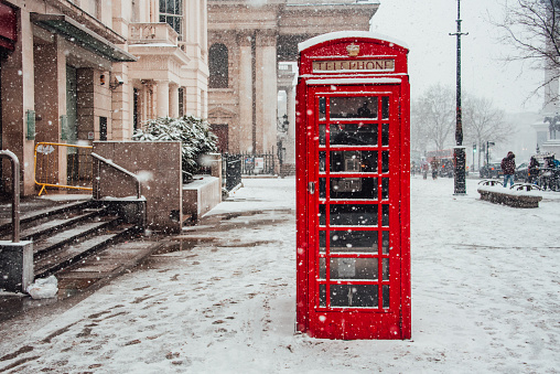 Snow Falling Over London Stock Photo - Download Image Now - Snow, London -  England, Snowing - iStock