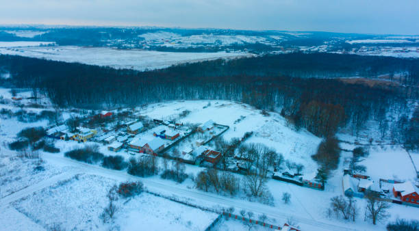 aerial panorama - maisonnettes et neige - satellite view aerial view cityscape suburb photos et images de collection