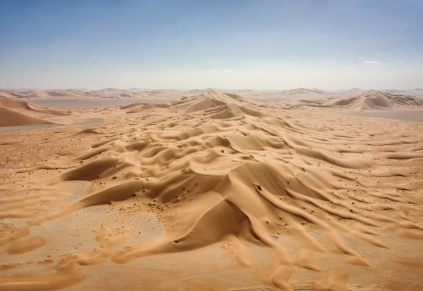 オマーン、サウジアラビアで空の四分の一 - east middle road desert ストックフォトと画像