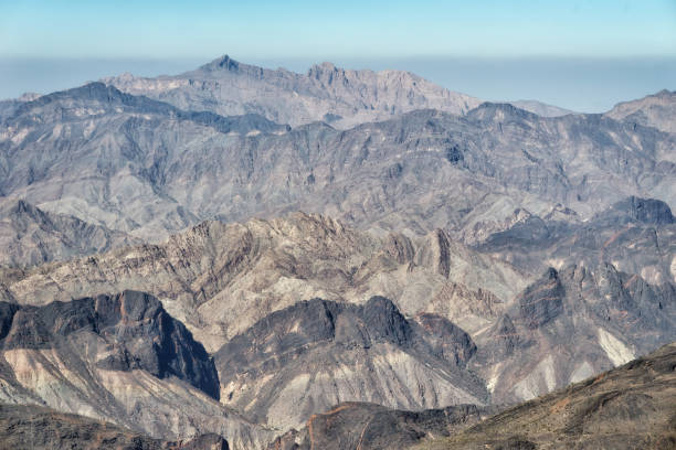 monti al hajar in oman - east middle road desert foto e immagini stock