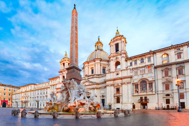площадь навона утром, рим, италия - piazza navona ancient old architecture стоковые фото и изображения