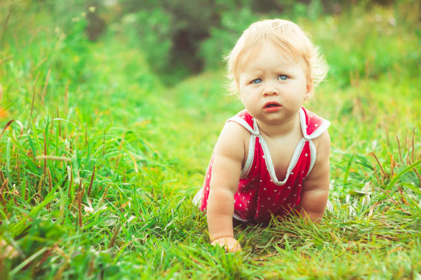istock The child is sitting on the grass 936533072