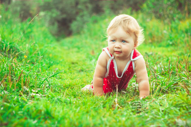 istock The child is sitting on the grass 936533132