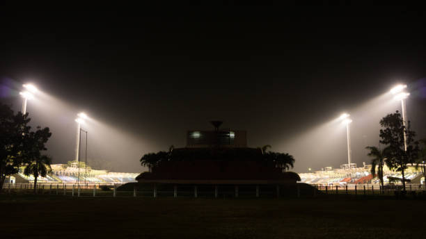 football and athletic stadium in the dark - sports track track and field stadium sport night imagens e fotografias de stock