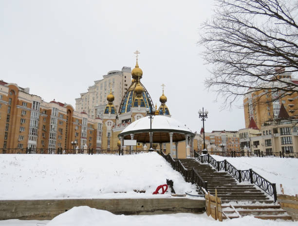 istock spring city in the snow 936595152