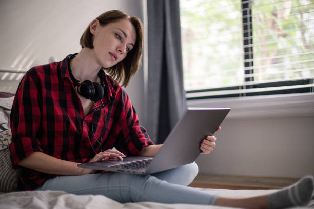 istock Girl working in bedroom 936598838