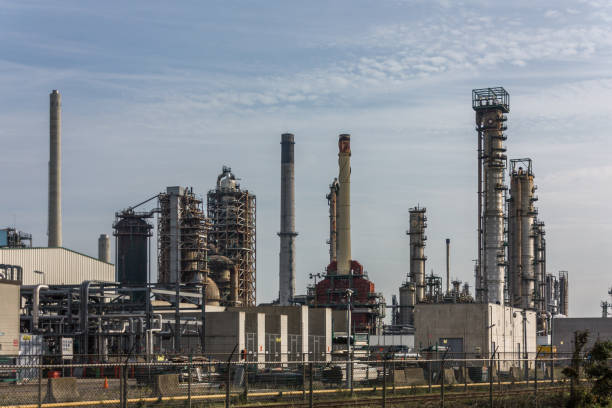 industrie-ölraffinerie - petrochemical plant stock-fotos und bilder