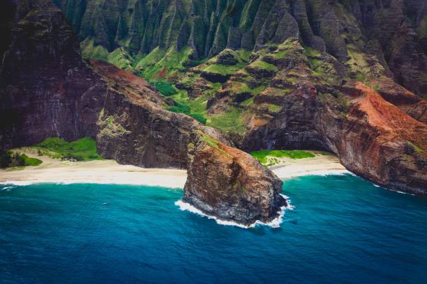 istock hidden beaches along the napali coast 936685676