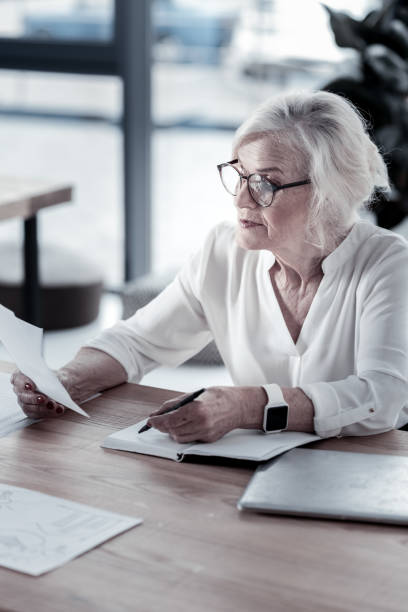 istock Attentive mature blonde counting result 936838046