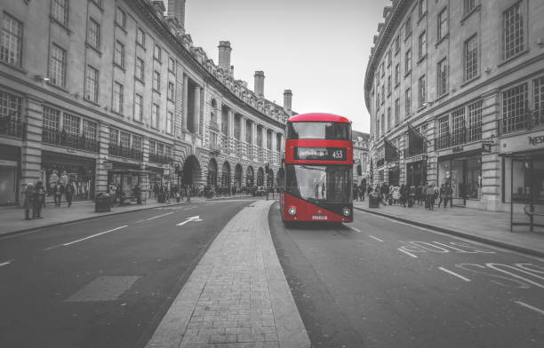 istock Rode bus in londen 936895316