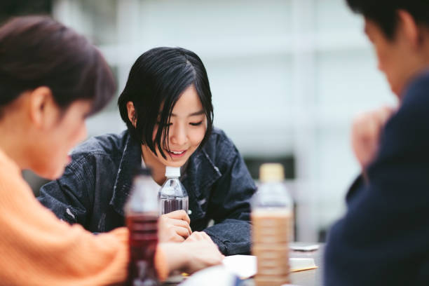 grupo de alunos que estudam no campus - somente japonês - fotografias e filmes do acervo