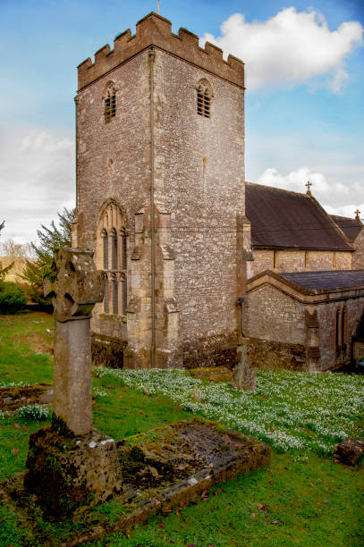 istock Church with cemetery - English style 936939196