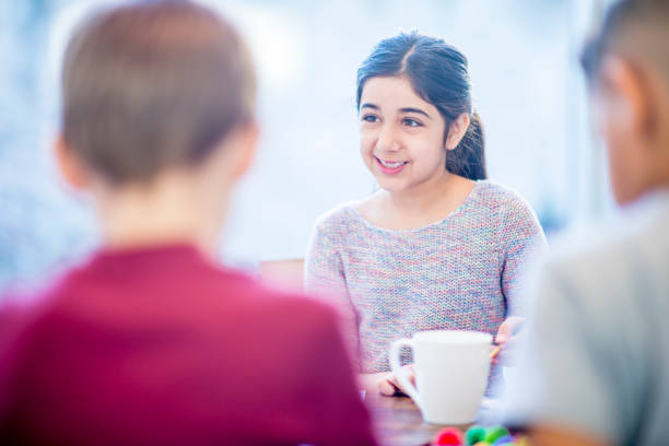 istock Smiling arabic girl at a desk 936977518