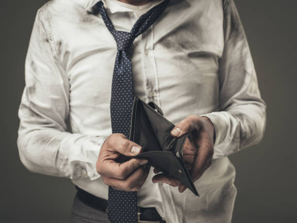 istock Jobless businessman with empty wallet 936988222