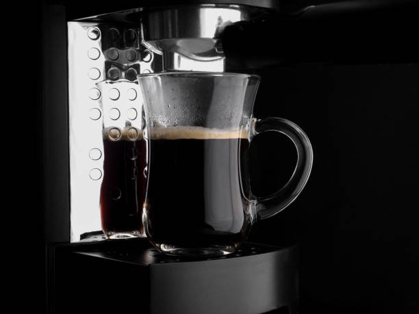making coffee in the coffee machine. close up - wakening imagens e fotografias de stock