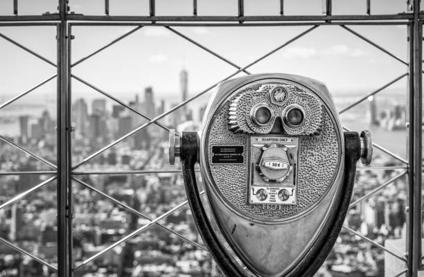 ponto de vista de nova york - new york city black and white city looking at view - fotografias e filmes do acervo