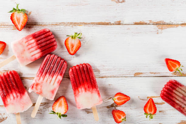 istock Homemade Vegan Strawberry Popsicle 937061354
