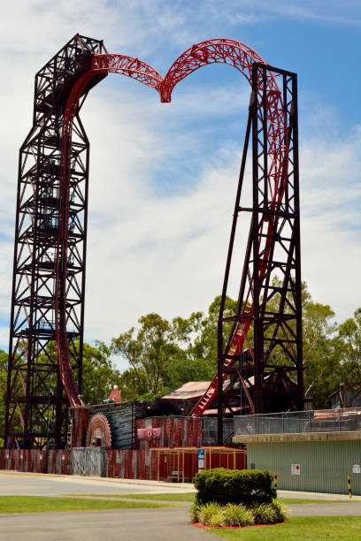 ドリームワールドの��テーマパークのアトラクションに乗る buzzsaw の外観 - rollercoaster carnival amusement park ride screaming ストックフォトと画像