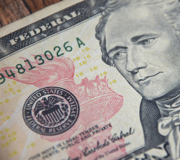 istock Ten Dollares 937130750