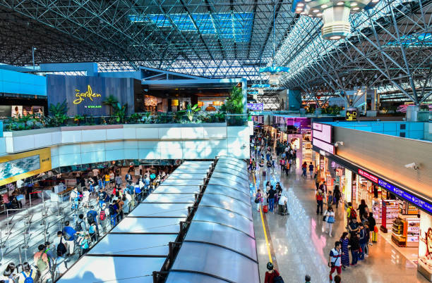 interior view taoyuan international airport,taiwan - airport airport check in counter arrival departure board checkout counter imagens e fotografias de stock